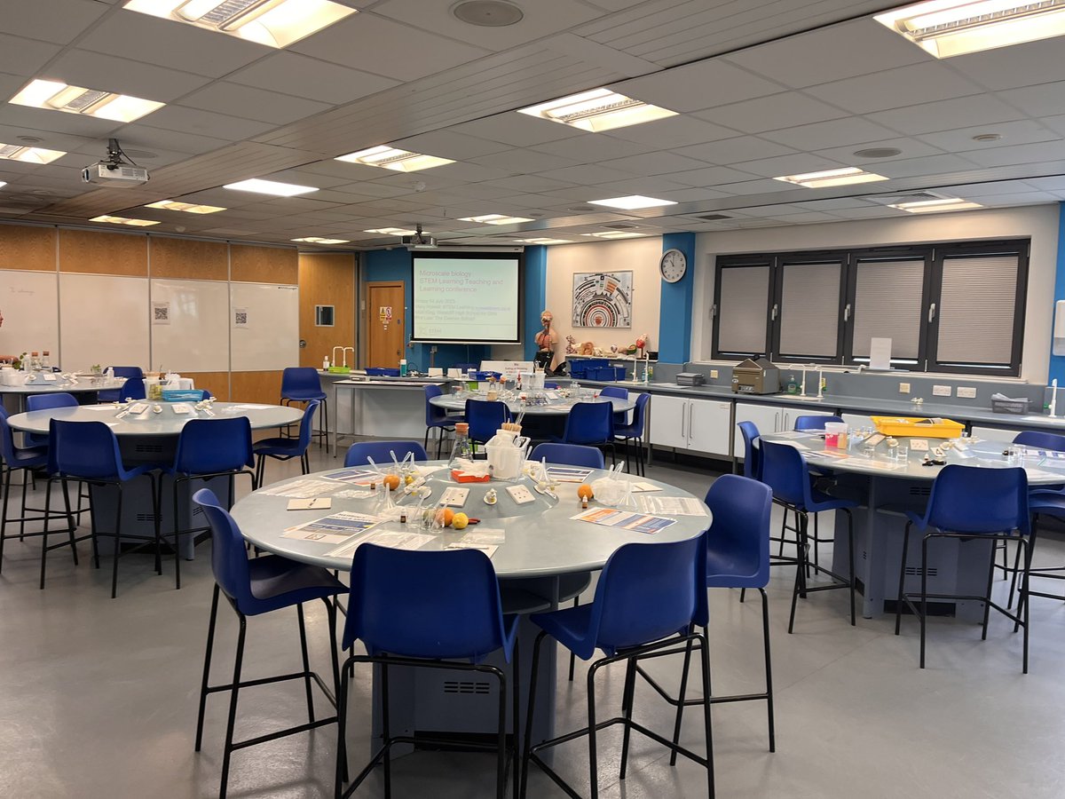 mrkingstsci's tweet image. Great #microscale #biology session at @STEMLearningUK T&amp;amp;L conference with @biology_owl