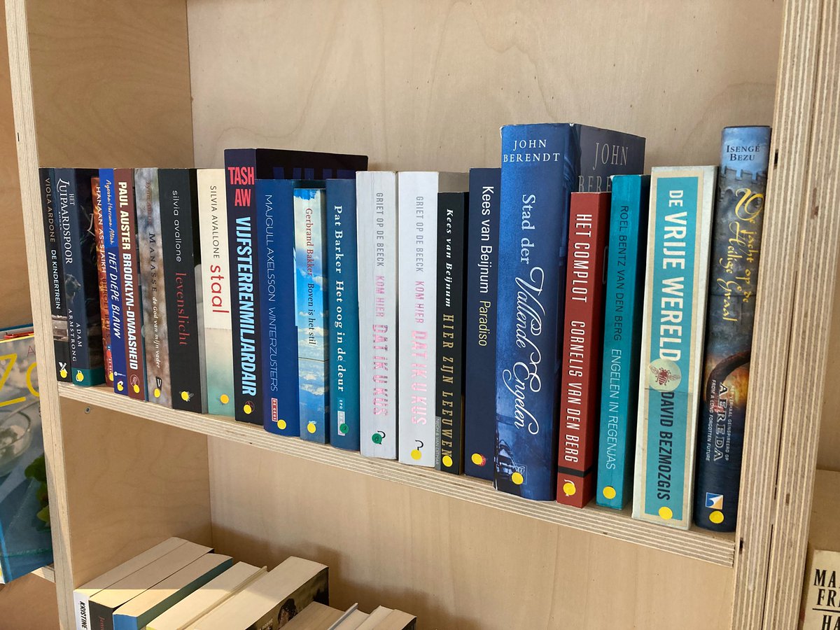 Gratis 2 boeken halen (als er geen andere activiteiten zijn). 
📘
In het Huis v/d Wijk staat een grote boekenkast. Vol met boeken, in allerlei genres, ook kinderboeken. 
🕘 9.00 - 16.30 uur
📍 Pr. Hendrikkade 89 #Noordereiland