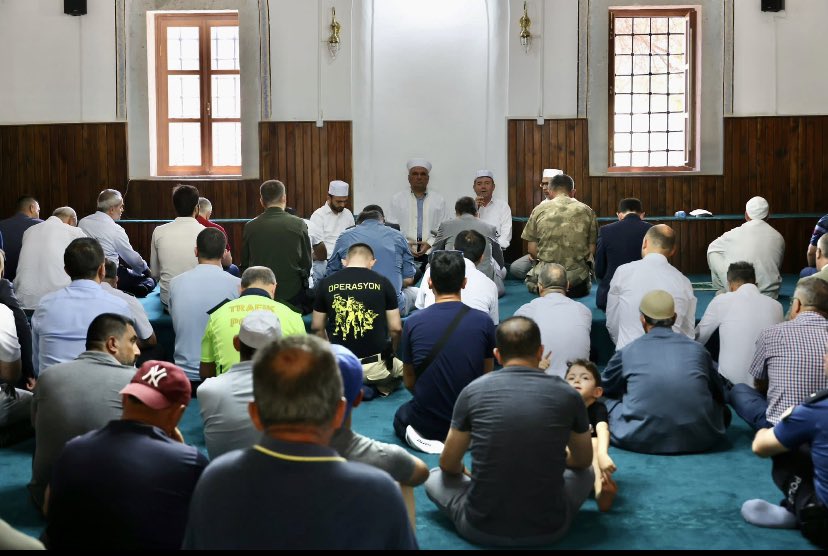 🕌Orhangazi Cami

#15Temmuz Demokrasi ve Milli Birlik Gününün 7. yıl dönümünde tüm şehitlerimiz için Mevlid-i Şerif okutuldu.

Vatanımızı canları pahasına koruyan şehitlerimizi bir kez daha rahmetle anıyoruz.