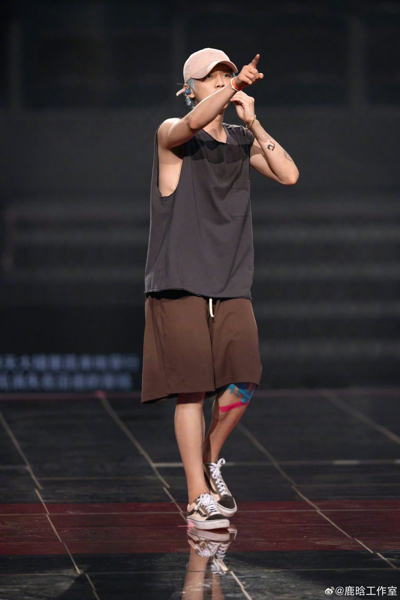 230714 #LuHan Studio Weibo:  Hitung mundur 1 jam mulainya konser #LuHanπDAYChongqingDay1

ENG/INA. luking0420/LuINA7_

#LuHan派DAY