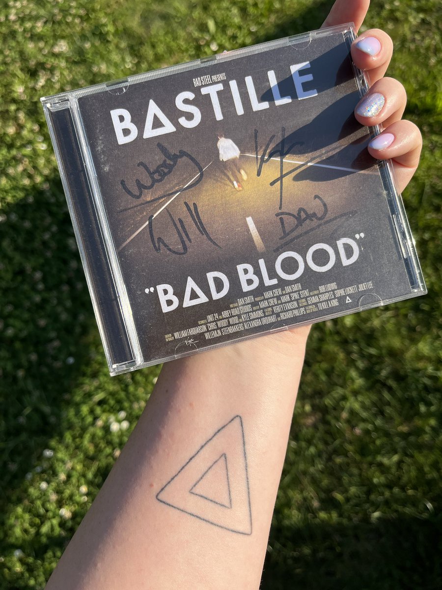 AtSiConives's tweet photo. @bastilledan Happy bastille day for you too and happy birthday as well! https://t.co/27uPpILBhV
