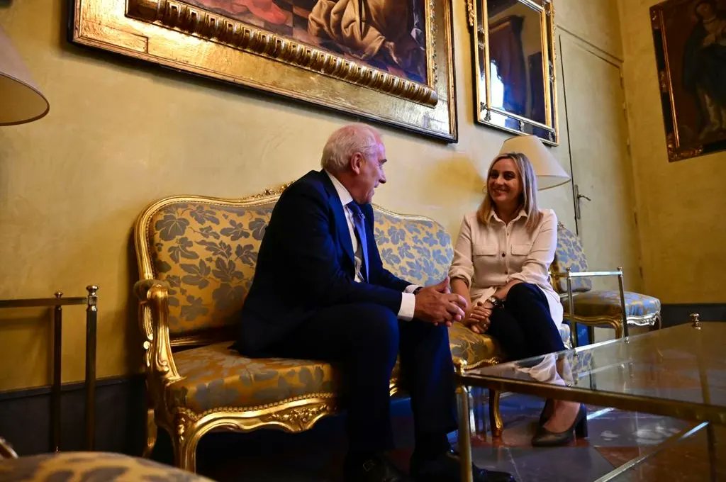 marifrangr's tweet photo. He mantenido una primera toma de contacto el presidente de @Fedcofrgr, Armando Ortiz, con la celebración del XXXIV Encuentro Nacional de Hermandades y Cofradías de Semana Santa en el horizonte

Mi apoyo para que nuestras tradiciones y cultura ocupen el lugar que se merecen 💙 https://t.co/P2YKb0LZE2
