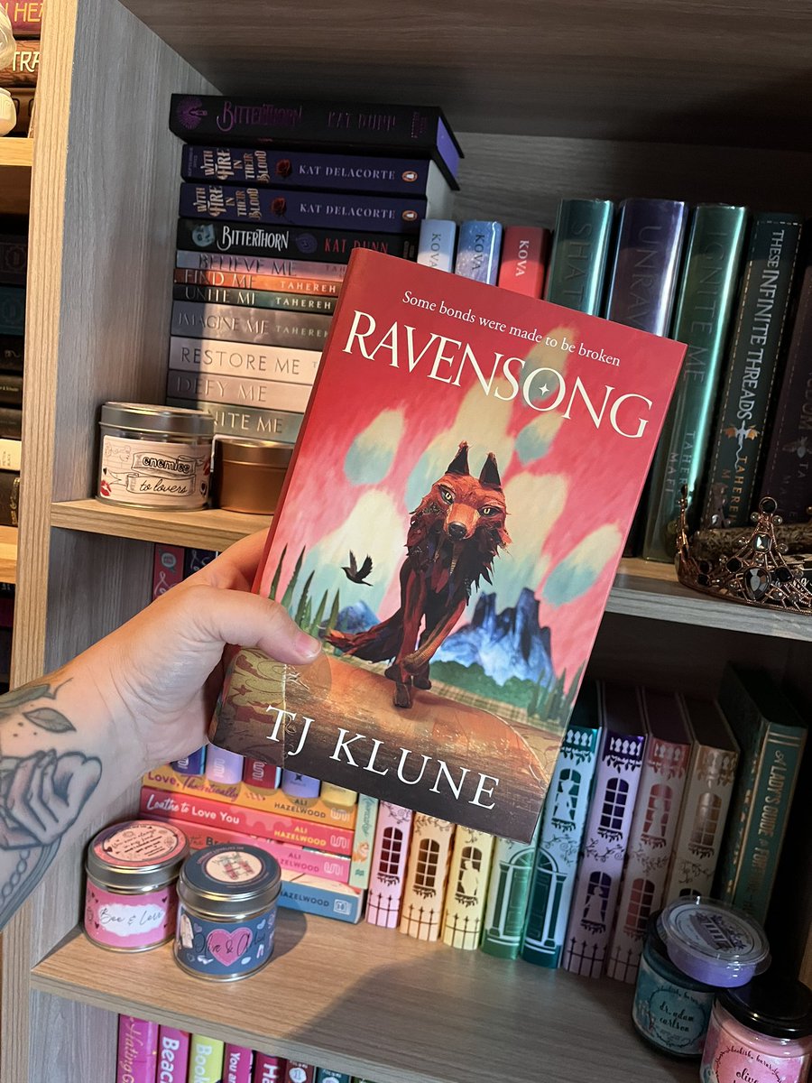kala__reads's tweet photo. Thank you so so much for my beautiful goodies @BlackCrow_PR @panmacmillan @UKTor You guys are amazing 😍😘 @freyamarske #TJKlune #Ravensong #APowerUnbound https://t.co/jf56pwx162
