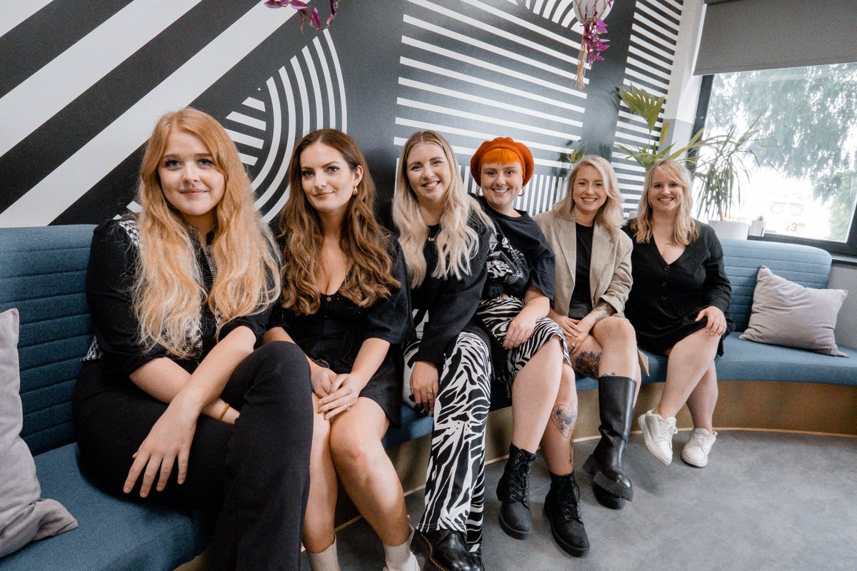 Laura Rowley tweet media