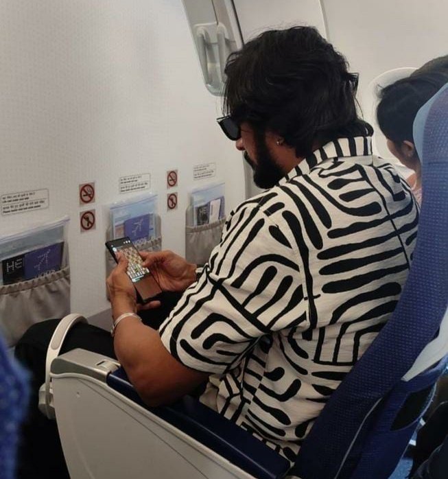 stylishstar2055's tweet photo. ರಣರಂಗದಿಂದಾಚೆ,ಚದುರಂಗದೊಳಗೆ!
Men Play Chess 
@KicchaSudeep #Kiccha46 #KicchaBOSS https://t.co/Z3deccSIvU