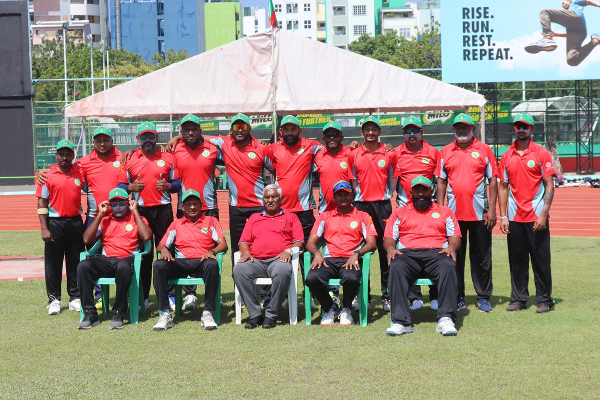 Congratulations to Mohamed Nasir  Long Service Award winner at the <a href="/ICC/">ICC</a> Annual Conference in Durban.
The award is given to individuals who have contribued to cricket development for more than 20 years &amp; continue to be engaged in cricket. <a href="/AhmedMahloof/">Ahmed Mahloof</a>
@MoYSCEmv <a href="/mofaisal12/">Mohamed Faisal</a>