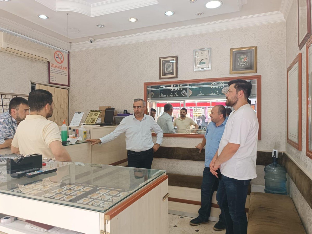 PursaklarAkgenc's tweet photo. 📍Pursaklar

SKM programı kapsamında #PursaklarAkgenc olarak teşkilatımız ve Meclis üyelerimiz ile birlikte İlçemizdeki esnaflarımızı ziyaret ettik. Esnafımızı dinlemeye, istişare etmeye devam ediyoruz.

#AzimveKararlılıkla https://t.co/sAHDEaWzxQ