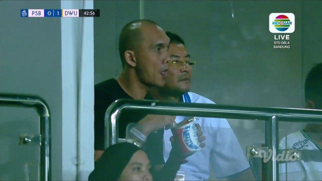 Santai dulu Markus Horison makan mie 🍜