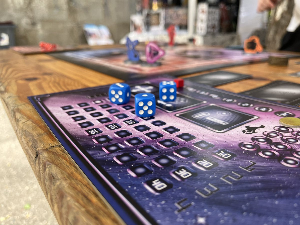 Un petit coup de pouce pour un projet haut-marnais bien sympa : 
le jeu « BotBox »

Si vous aimez les jeux de stratégie et de programmation, alors il n’y a plus qu’à soutenir et partager l’info 😉

➡️ fr.ulule.com/-botbox-/ 

#ulule #jeudesociete #strategie