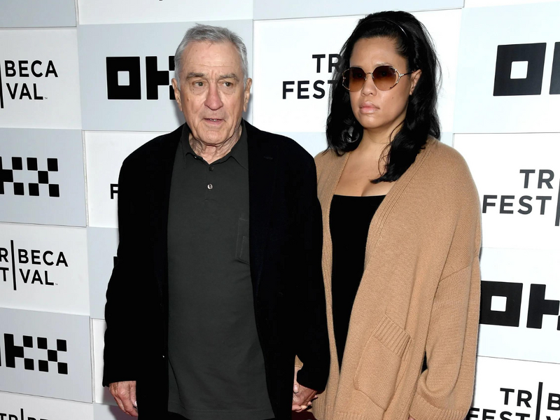 todayentertainn's tweet photo. Tiffany Chen, the partner of actor Robert De Niro, has opened up about her recent diagnosis of Bell's palsy. Chen, who gave birth to the couple's daughter, Gia Virginia Chen-De Niro, in April, said she began experiencing symptoms of the condition

https://t.co/S7H9ivRRU2 https://t.co/80XoExFNom