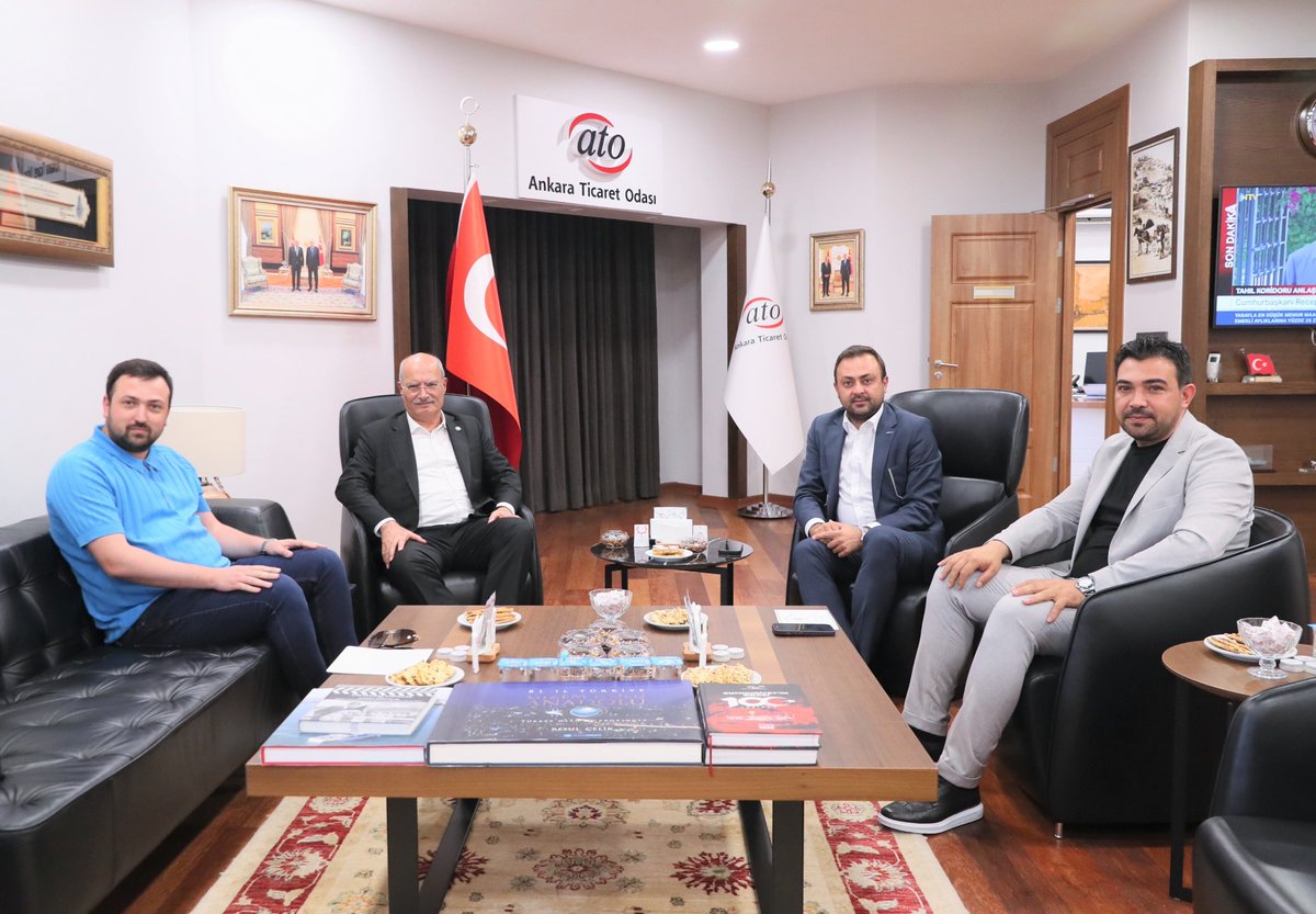 #AnkaraTicaretOdası Yönetim Kurulu Başkanı <a href="/GurselBaran/">Gürsel Baran</a>, Dış Ekonomik İlişkiler Kurulu (DEİK) Ankara Temsilcisi <a href="/ErdemDokur/">Erdem Dokur</a> ile #ATO’nun 65 No’lu Danışmanlık Hizmetleri Meslek Komitesi Meclis Üyesi <a href="/KamilKarip/">Kamil Karip</a>'i konuk etti. Ziyarette ATO Yönetim Kurulu Üyesi <a href="/yasinozyolu/">Yasin Özyolu</a> da yer