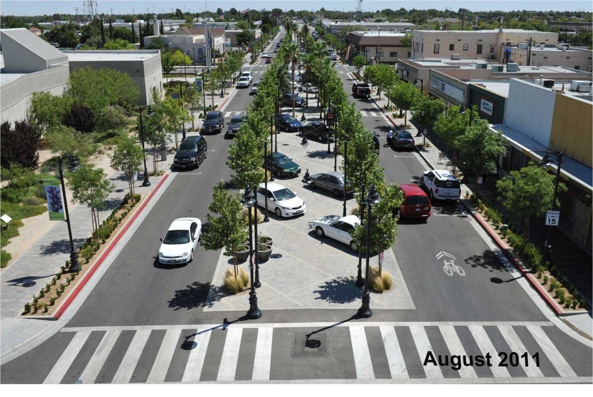 berkie1's tweet image. In 2010, Lancaster, CA transformed Lancaster Blvd. from a 5 lane road into a tree lined, 2 lane street. 

The positive impact was immediate with 50+ new businesses opening and $273mm in new economic activity and w/ reduced speeds, traffic related injuries plummeted.
