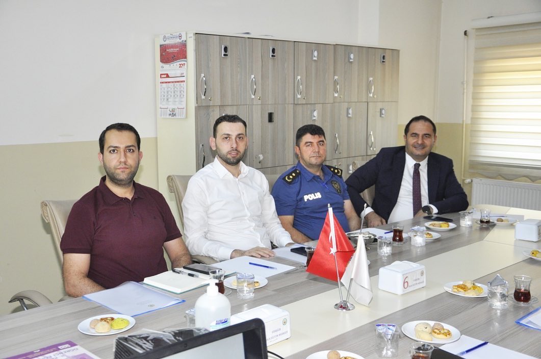 YuregirMem's tweet photo. İlçe Milli Eğitim Müdürümüz Sayın Murat ÇELİK;
✅İlçe Hayat Boyu Öğrenme, Halk Eğitimi Planlama Ve İşbirliği Komisyon Toplantısı’na katıldı. 

İlçemiz halk eğitim müdürlüklerine yıl boyu yaptıkları güzel çalışmalar için teşekkür ederiz.👏🏻 @Yusuf__Tekin @kocakysr @mrt__celikk https://t.co/LzzzFaDSkf