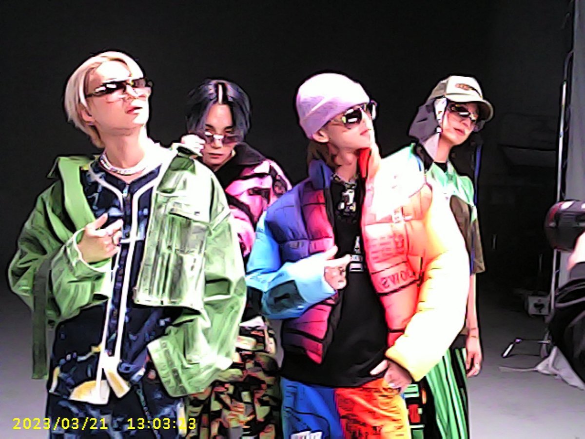 SHINee's tweet photo. t o y c a m e r a 📸

#SHINee #샤이니 
#ONEW #온유 #KEY #키 #MINHO #민호 #TAEMIN #태민 
#HARD #SHINee_HARD 
#Behind https://t.co/iFmbWT41Pl