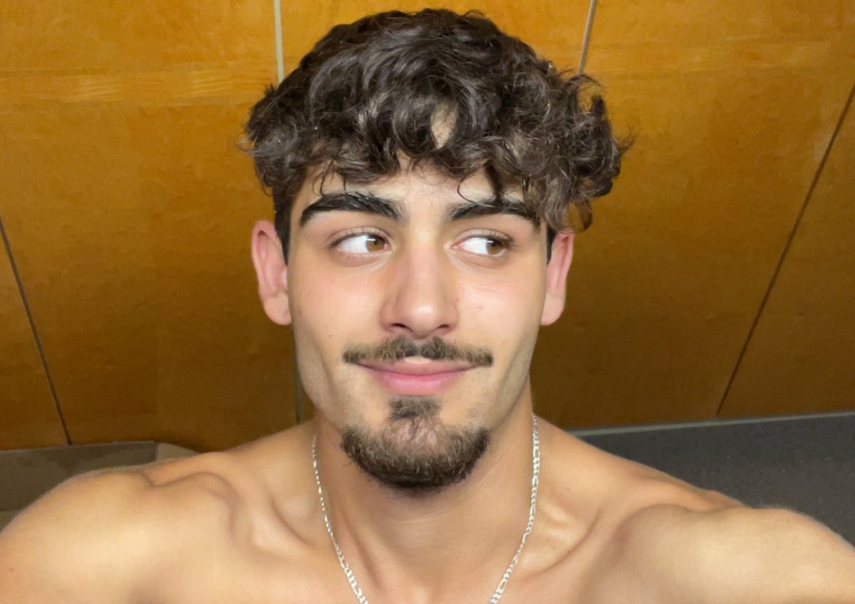 XCANIXX's tweet photo. Face or dick? 😉😏 https://t.co/8hssjmP8bg