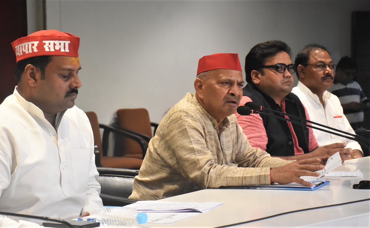samajwadiparty's tweet image. समाजवादी पार्टी के प्रदेश अध्यक्ष एवं एमएलसी श्री नरेश उत्तम पटेल कहा है कि भाजपा सरकार विपक्ष और विपक्षी नेताओं के प्रति विद्वेष भाव से काम करती है। मोहम्मद आजम खां साहब की सुरक्षा हटाना दुर्भाग्यपूर्ण है। स्वयं पूर्व मुख्यमंत्री एवं समाजवादी पार्टी के राष्ट्रीय अध्यक्ष श्री…