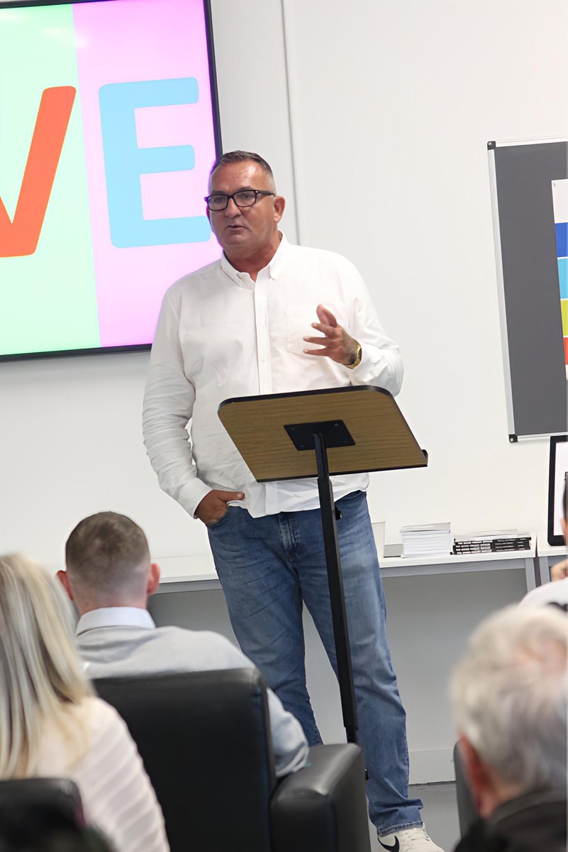 maxigraphixs tweet media