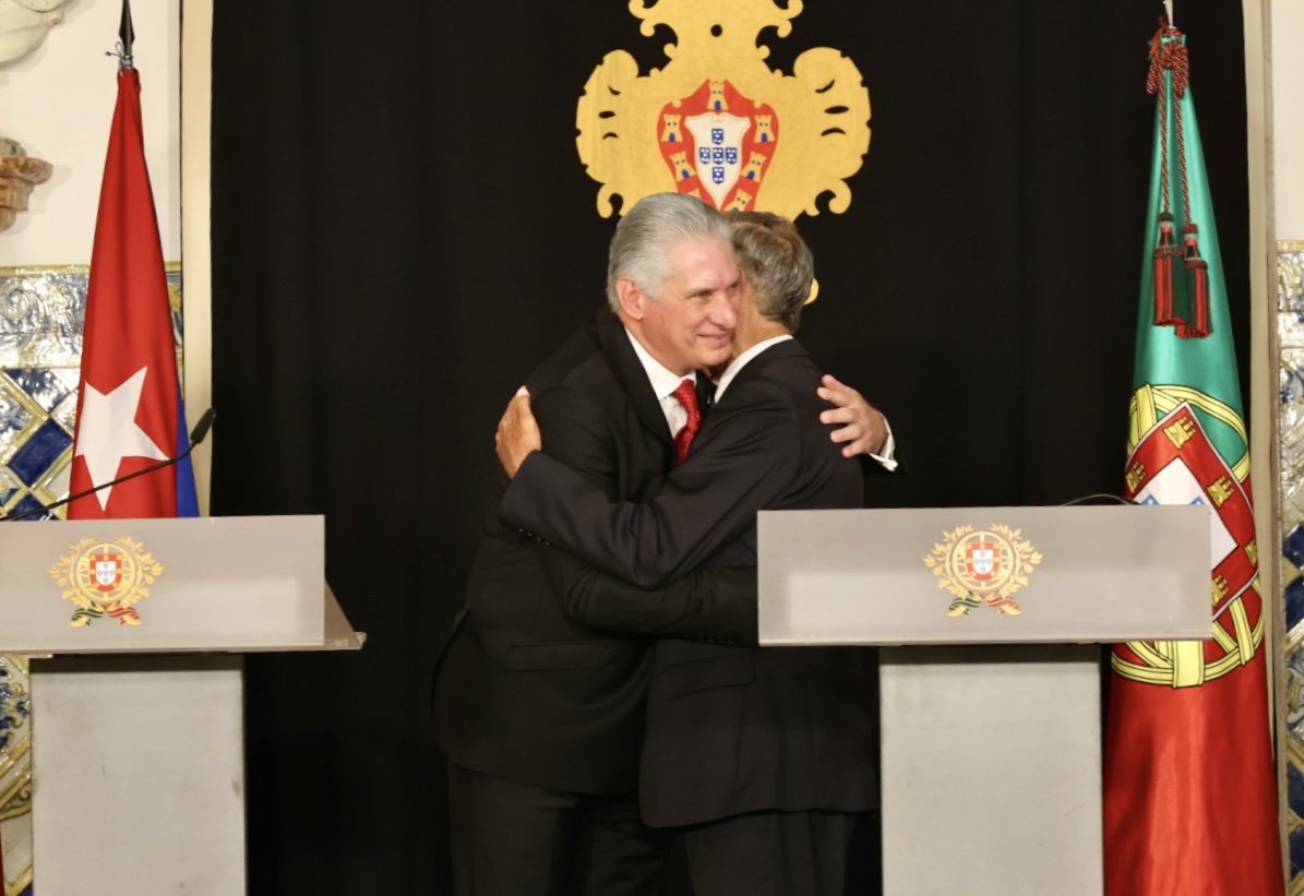 Provechosas conversaciones oficiales sostuvieron los presidentes <a href="/DiazCanelB/">Miguel Díaz-Canel Bermúdez</a> y Marcelo Rebelo de Sousa. Confirmaron la voluntad de profundizar las relaciones políticas, culturales, económicas y de colaboración en diversas esferas de interés común entre #Cuba y #Portugal. 🇨🇺🤝🇵🇹