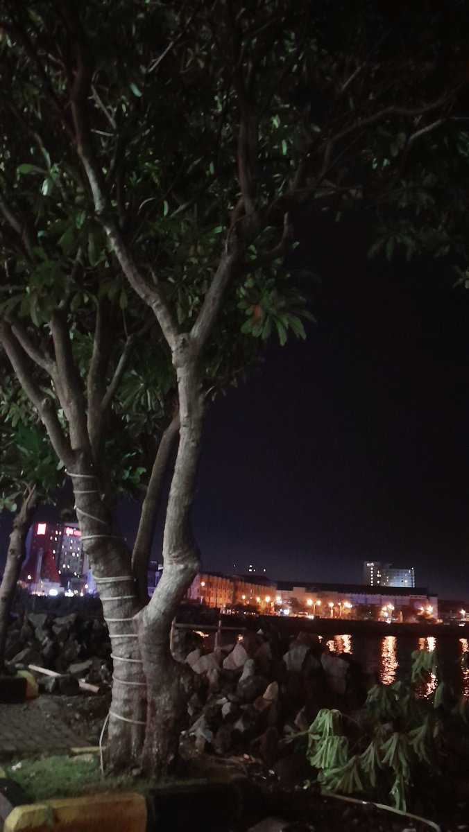 bOyssti's tweet photo. Sukanya menyendiri utk memulih sebuah tekanan dlm hidup.

#Jangkarsandar https://t.co/go8BBibC4j