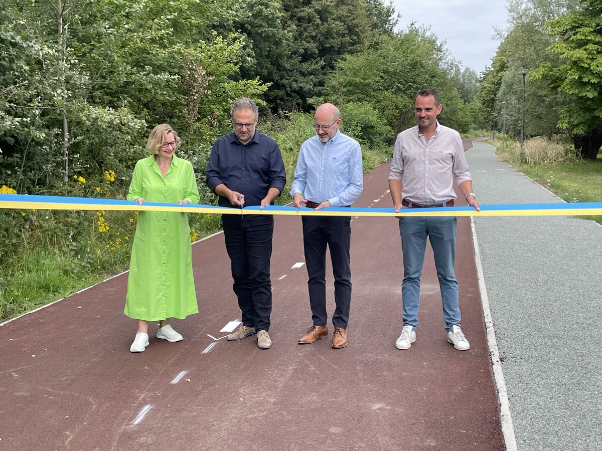 Afgelopen woensdag werd de missing link van de #fietsostrade F14 geopend, vandaag was het de beurt aan het nieuwe stuk van de F12 tussen Schoonbroek en A12 om officieel geopend te worden. Geniet ervan!