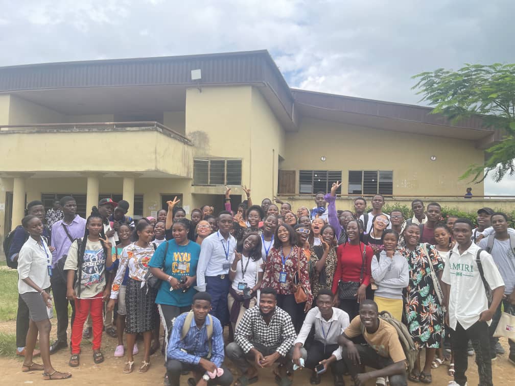oou_asson7's tweet photo. Beautiful pictures of our new Executives and Senators meeting with ASSON'22💪❤️
This is indeed a beautiful sight❤️

#assonoou
#assson #asson'22 https://t.co/zOqWjB3rPf