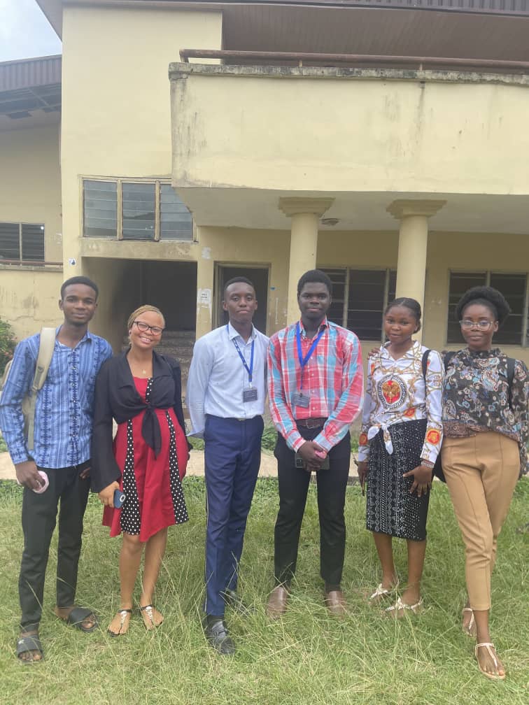 oou_asson7's tweet photo. Beautiful pictures of our new Executives and Senators meeting with ASSON'22💪❤️
This is indeed a beautiful sight❤️

#assonoou
#assson #asson'22 https://t.co/zOqWjB3rPf