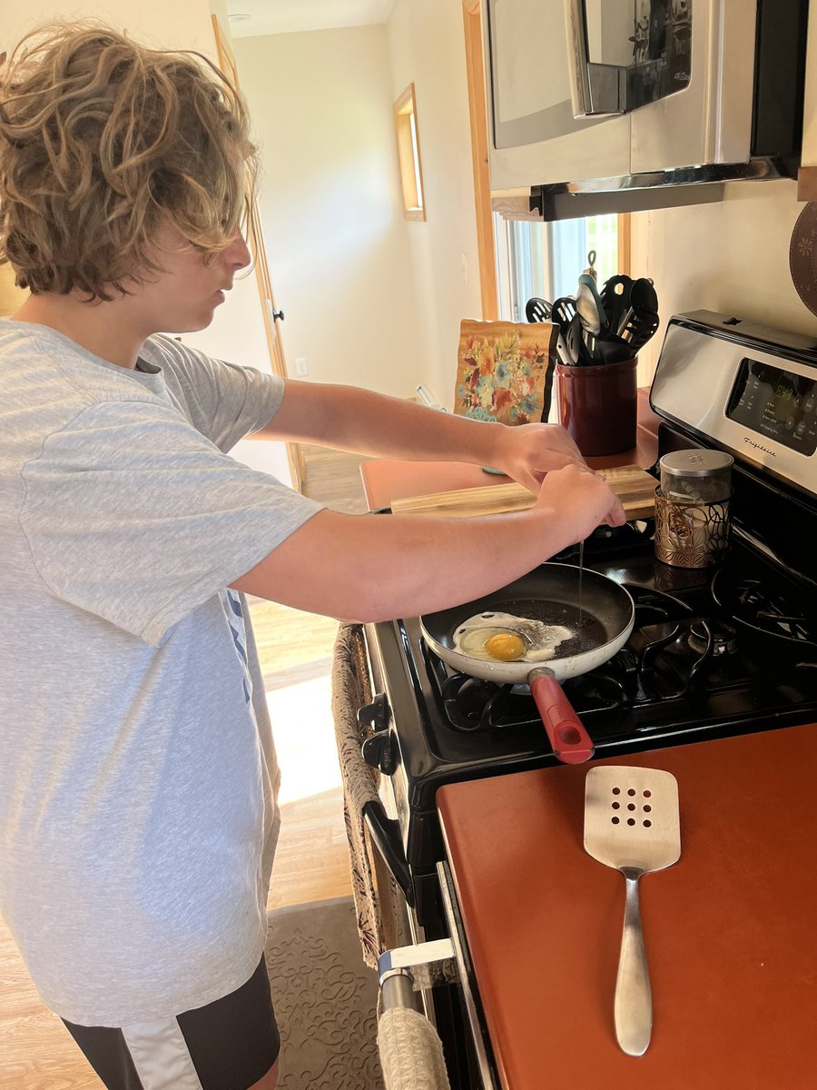 MeredithFreida's tweet image. Thanks summer program and Mrs. MT for teaching my 13 year old how to make eggs! Is dusting next? 😉😉