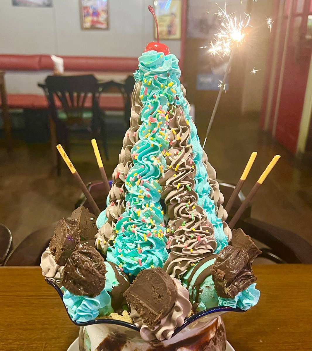 大分県大分駅と別府駅近くにあるお店「ランズ珈琲」の、金魚鉢にミント