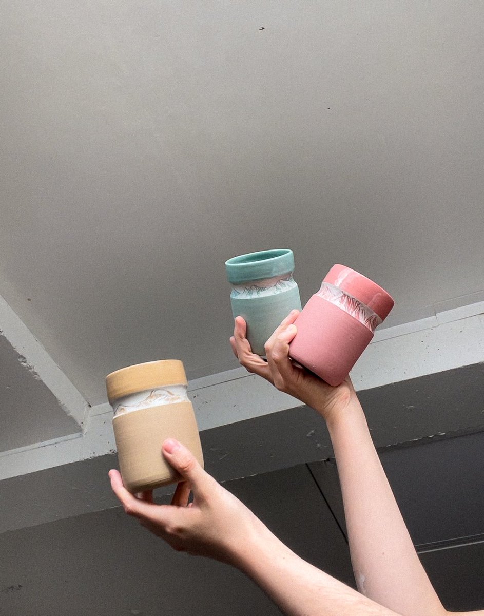 Bonjour Twitter ! 💕
Pour finir le rush en beauté je vous propose un giveway par plateforme pour vous remercier de votre soutien 🫶

Pour gagner un des trois gobelets (couleur au choix), il vous suffit de 

Follow mon compte 
Like &amp; RT le post 

Fin du concours le 19/07 à minuit