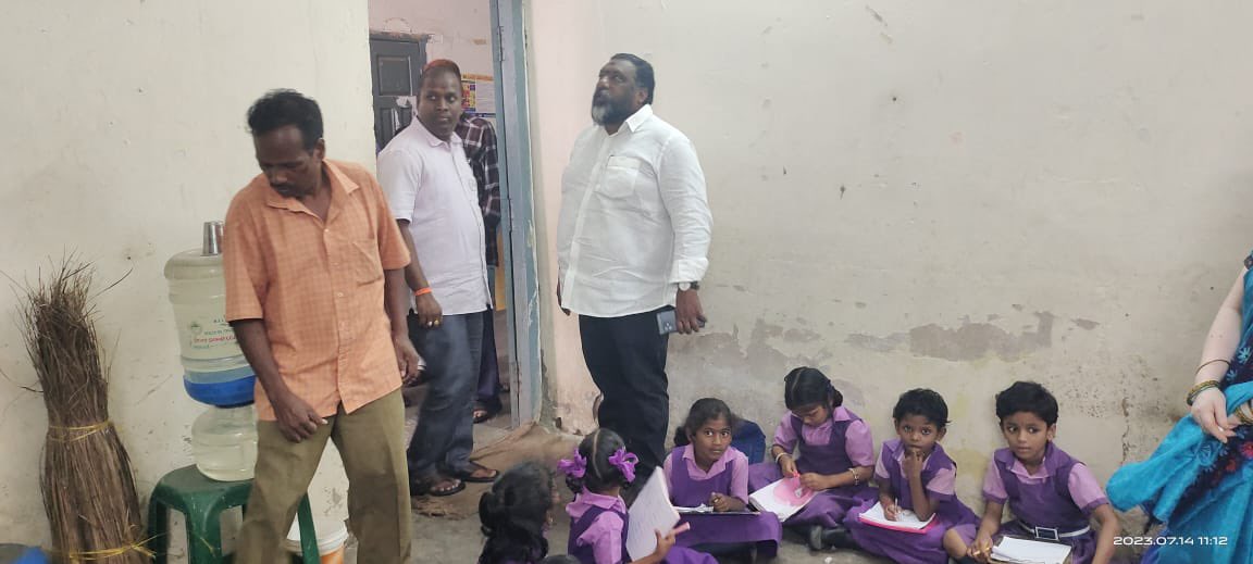 GVMC_VISAKHA's tweet photo. Deputy Mayor Sri K Satish along with ADC Sri Y Srinivasa Rao and DEO inspected the school building at Shantinagar, Ward 46.

#SwachhSurvekshan2023 
#SwachhSurvekshan2023Visakhapatnam 
#VisakhaSwachhSankalpam 
#VizagSaysNotoPlastic 
#EcoVizag 
#ISupportEcoVizag 
#RRR4LIFE 
#IndiaVsGarbage 
#ChooseLiFE 
#CitizenFeedback 
@AndhraPradeshCM 
@AudimulapSuresh 
@GHVKumariMayor 
@CDMA_Municipal 
@SwachhBharatGov 
@SwachhaAndhra 
@SwachSurvekshan 
@swachhbharat 
@MoHUA_India 
@AmritMahotsav 
@pibvijayawada