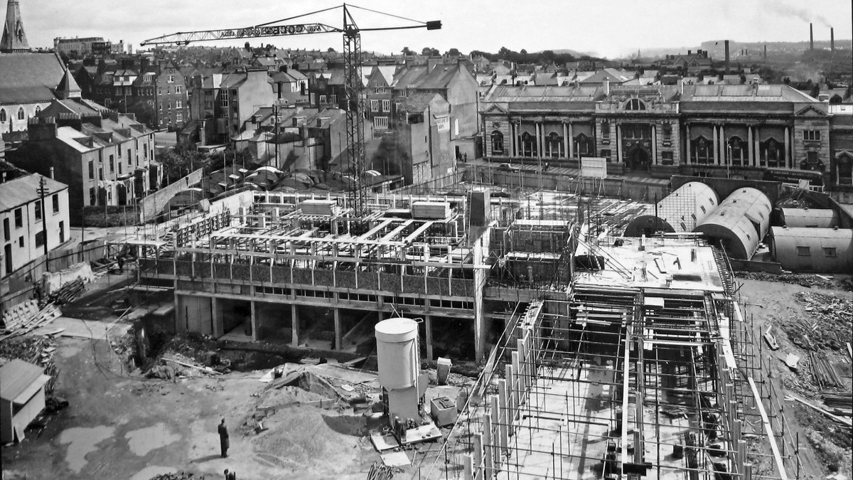 PlymUni's tweet photo. The foundations of 'Plymouth Polytechnic', now Davy Building, are taking shape in this photo from August 1960.

Plymouth City Museum and Art Gallery is visible in the distance, now @theboxplymouth.

More fascinating pictures of our past in our archive here https://t.co/voD44DB2E7 https://t.co/clqhMhURPv