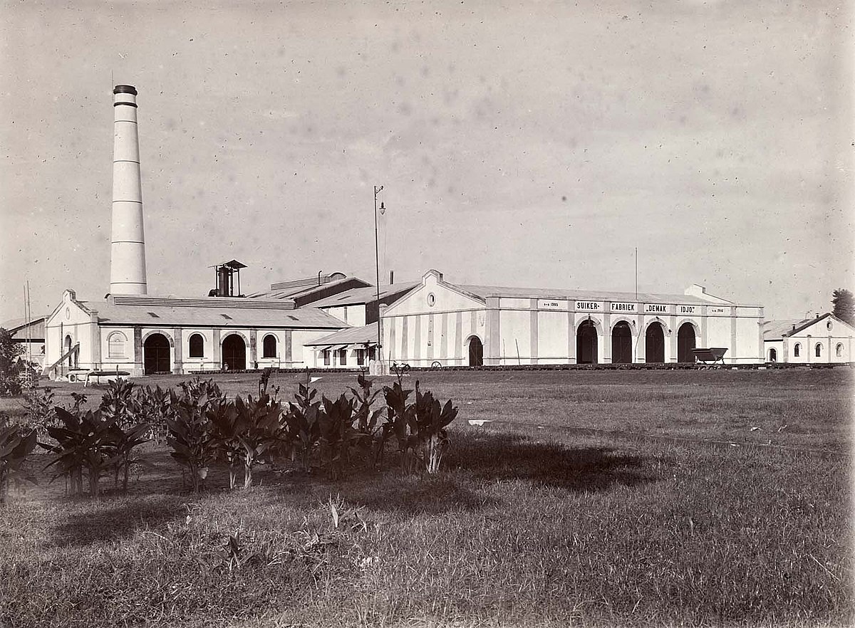 mbahKJogja's tweet photo. Pabrik Gula Demak Ijo  

-Bangkrut waktu Krisis Ekonomi th 1930 (Meilase) 

-Jaman Jepang, dadi penjoro tawanan Belanda,  

-Jaman Clash II dadi pabrik senjata Tentara Indonesia 

-Saiki dadi Markas Batalyon 403 (Jl Godean) https://t.co/XFnqANqh0E
