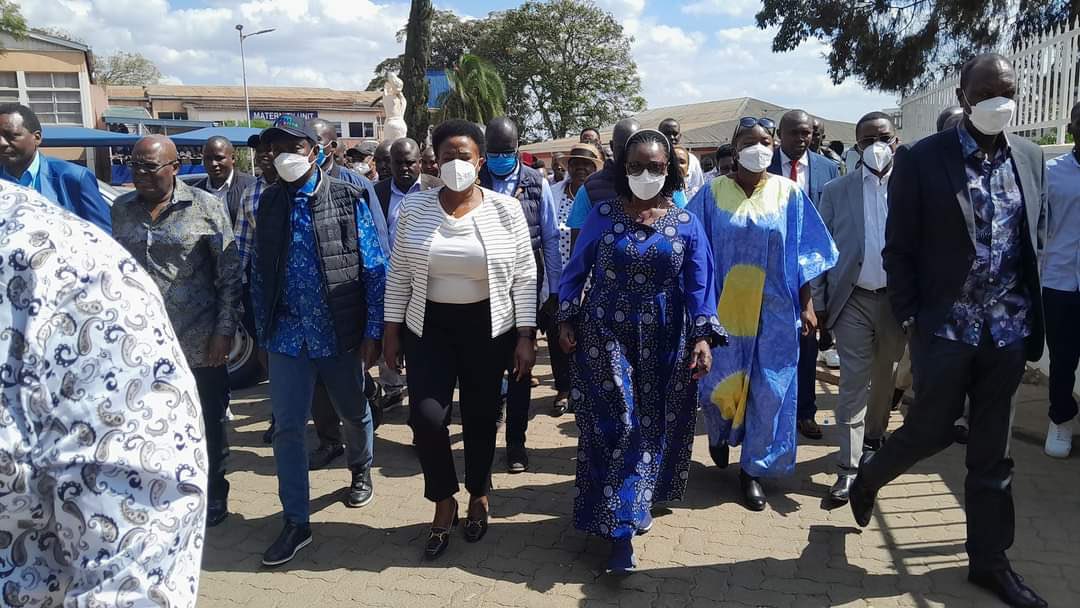 HonKioni's tweet photo. After the enormous loss of life and infliction of injuries to law abiding citizens by the illegitimate government, today we join hands with their families to condole and support them going forward. 

Kenyans are oppressed and they say ENOUGH IS ENOUGH.

Quick recovery to our wounded soldiers.

A luta continua.

#NgaiMbere
#MbelePamoja