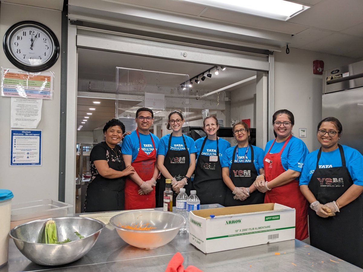 tcs_na's tweet photo. Volunteerism is part of our DNA. Recently, some of our #Toronto #TCSers spent time at @YSM_TO 's Evergreen Centre, preparing a hot lunch for some of the city’s street-involved youth.

Read more about @YSM_TO 👉 https://t.co/hiLswgPubq
#TCSEmpowers #CSR #Volunteering #TCSNA https://t.co/xvowMrYn3E