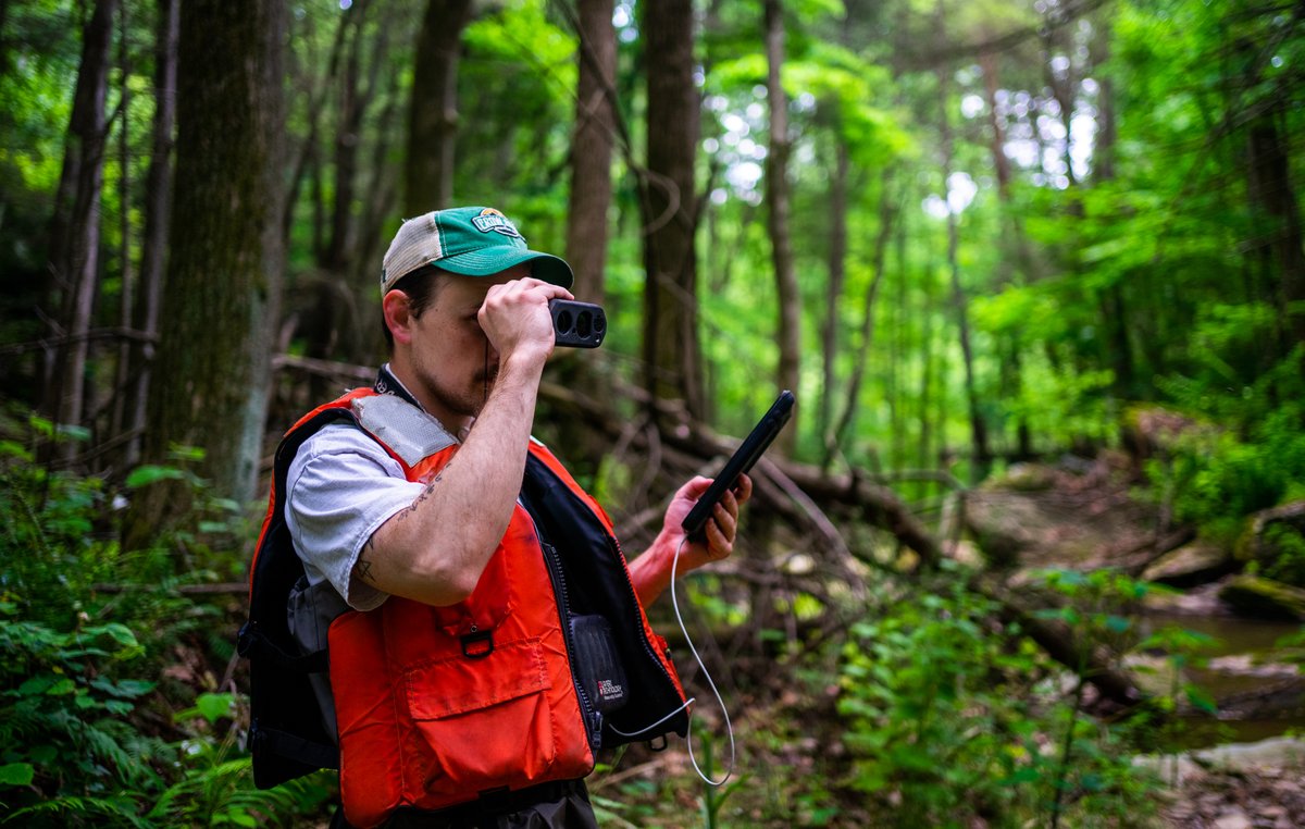 USGS_MD_DE_DC's tweet photo. Why do USGS scientists study streambanks and riparian zones?

Scientists can estimate the regularity and intensity of floods by looking at plant species as well as wood and sediment size transported by the stream.

#FieldPhotoFriday https://t.co/VyfIt9ph4v