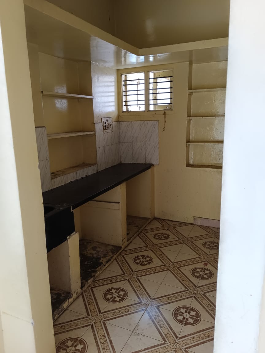 Independent rented  income house for sale in BSK 3RD Stage Hoskerehalli,
It is old building G+1floor, ground floor 2bhk and 1st floor 2bhk, it is 20×30(600sqft) South facing site East facing Door Bore and Cauvery water is there, it is A-KATHA contact Houseliv Realty 9066555546.