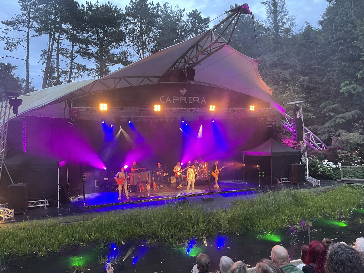 lvankessel's tweet photo. Mooi concert 3 J’s gisterenavond in #caprera Bloemendaal. Minpuntje; tekort aan zitplaatsen  #datmoetanderskunnen https://t.co/Ei0lfkyElI