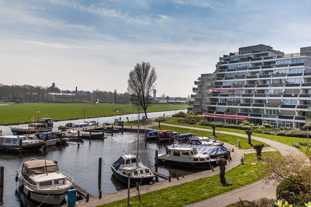 Varen in de haven van Heemstede? Met het mooie weer trekken veel inwoners eropuit met hun boot. Wees je daarbij bewust van de omwonenden. Let bijvoorbeeld op je vaarsnelheid en muziekoverlast. Handhavers en inwoners zorgen samen voor een veilige én gezellige havenplaats.