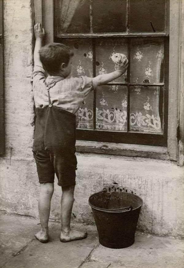 CraigsCarpet's tweet photo. Why get your children to clean your  dirty windows in the old fashioned way . Let your friendly Riverland Window Cleaning Team  do the job for you . #riverlandsa #loxtonsa #renmarksa #barmerasa #windowcleaner #windowcleaning Call Craig or Beate today on 0429745156 for a quote. https://t.co/HC4oki9oV5