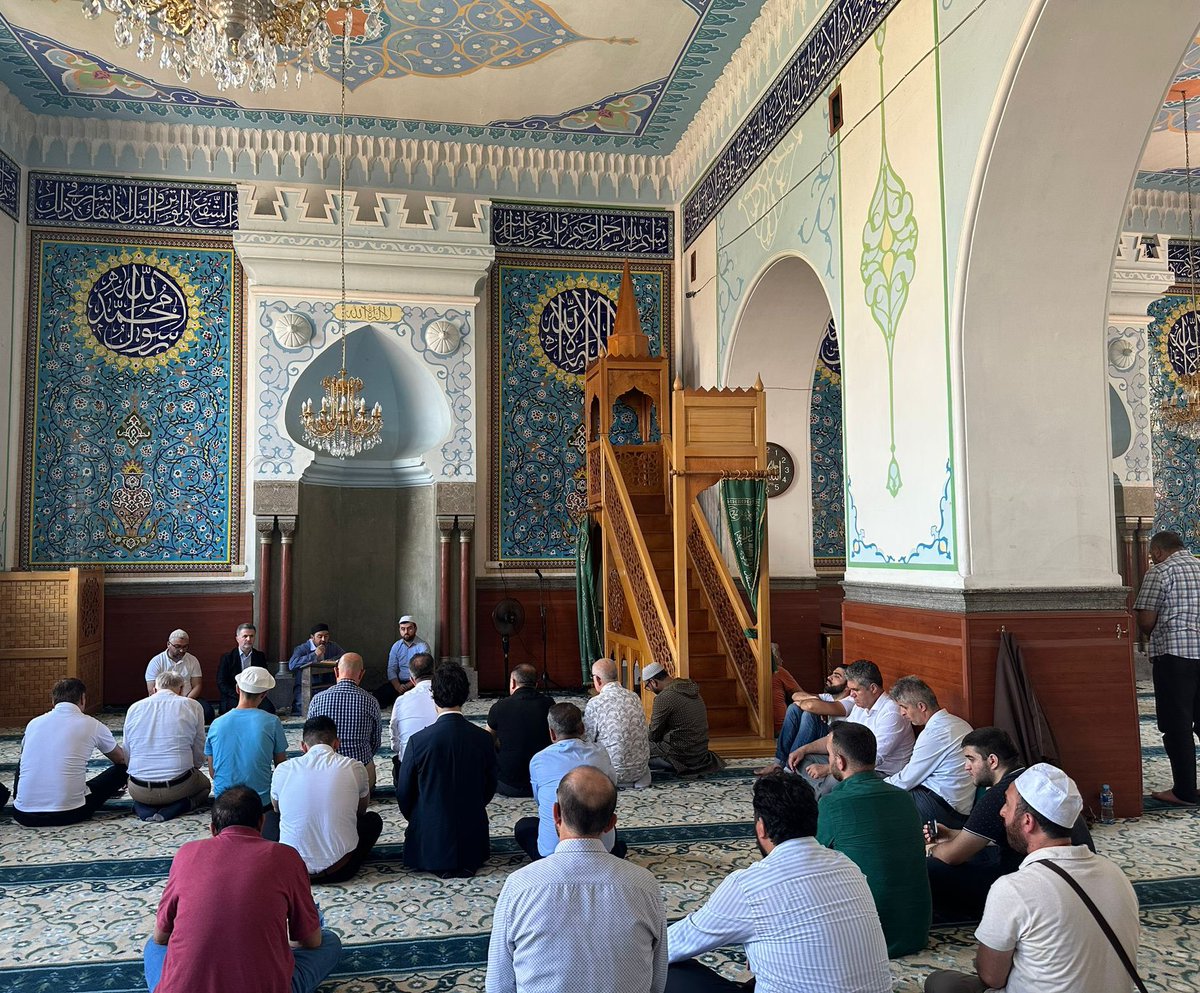 TC_TiflisBE's tweet image. 15 Temmuz Demokrasi ve Milli Birlik Günü anma programlarımız kapsamında, Din Hizmetleri Müşavirliğimizle işbirliği içinde Tiflis’in tarihi bölgesinde yer alan Cuma Camii’nde şehitlerimiz için mevlit okundu. 

Programın ardından @MUSIADTiflis’in katkılarıyla lokum ikramı yapıldı.