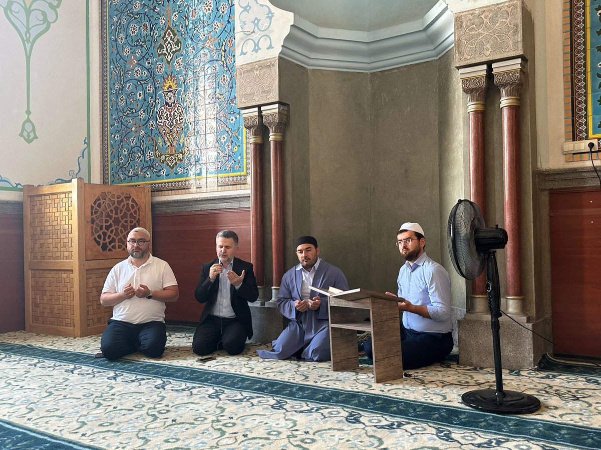 TC_TiflisBE's tweet image. 15 Temmuz Demokrasi ve Milli Birlik Günü anma programlarımız kapsamında, Din Hizmetleri Müşavirliğimizle işbirliği içinde Tiflis’in tarihi bölgesinde yer alan Cuma Camii’nde şehitlerimiz için mevlit okundu. 

Programın ardından @MUSIADTiflis’in katkılarıyla lokum ikramı yapıldı.