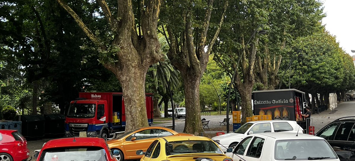 La ley de la jungla.Zona peatonal o parking para camiones?Hay una carga y descarga y los camiones día tras día en la zona peatonal(tirando barriles al suelo, etc…)ya por costumbre.Y nadie dice nada…el Cantón está precioso pero a este paso va a durar 2telediarios <a href="/JoseManuelRey/">JoseManuelRey</a>