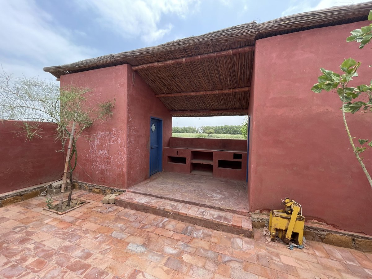 MoreOurselves's tweet photo. @ClimateKam The uk trained, Pakistani architect’s own farmhouse was possibly the best naturally cooled and ventilated (healthy and comfortable) house I’ve ever seen, and nuanced comfort control via ext shutters and int insect screen casements. Earth block and plaster & courtyard design https://t.co/zFPEfaA0bI