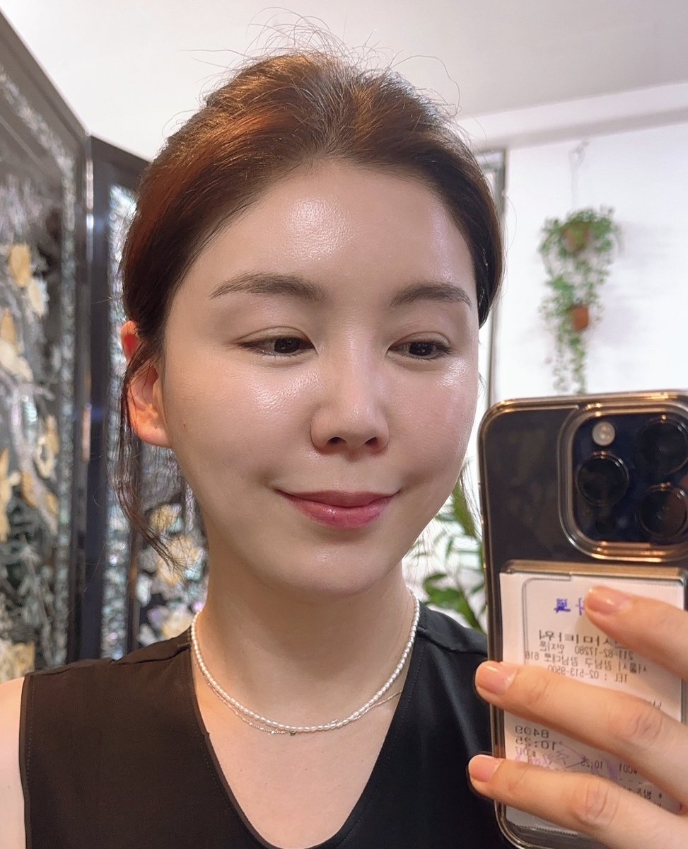 startplasty's tweet image. #皮膚
世界中の化粧品成分メーカーが集まるコスメ展示会に行ってきた。 肌に良い化粧品成分は全部使えそうなのに、各国参加業者のスタッフが肌が良いと思った人はいなかった🫣 私の考えでは顧客に売る時、私がこれを長期的に使ってみて肌の改善された管理が必要だと思うけど😶。