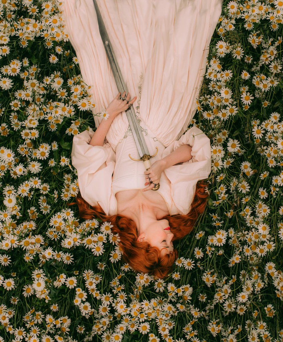 AcademiaDreams's tweet image. ig: aclotheshorse