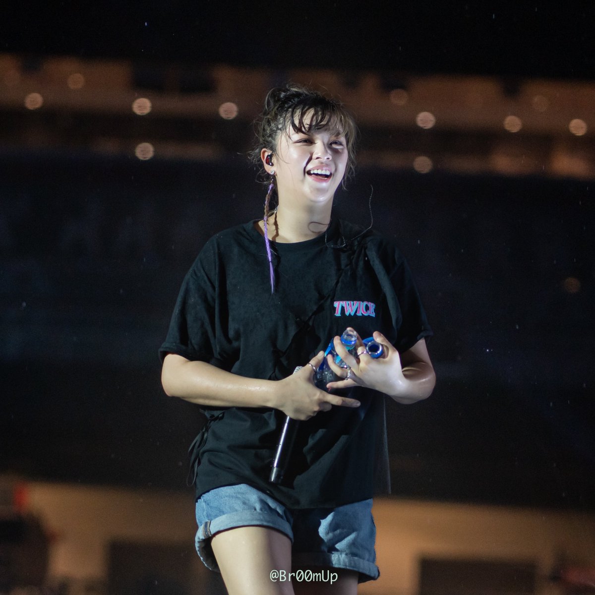 jeongyeonhour's tweet photo. I'm happy when she's happy. 🥰 https://t.co/PuY8uTO2yu