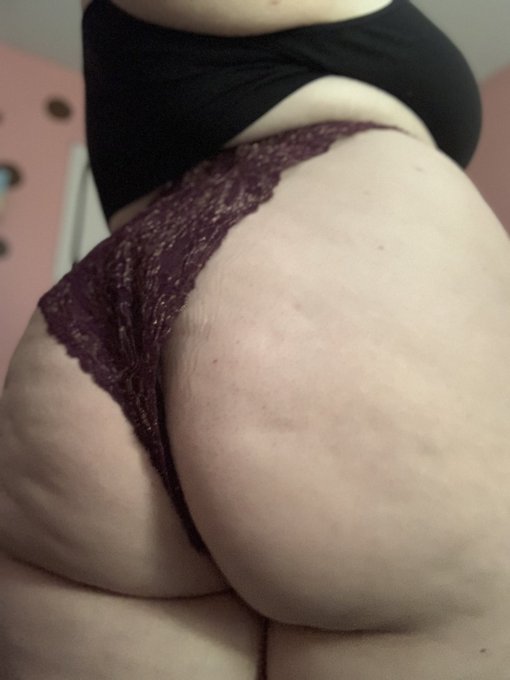 Happy Friday babes! https://t.co/J34usmIy05