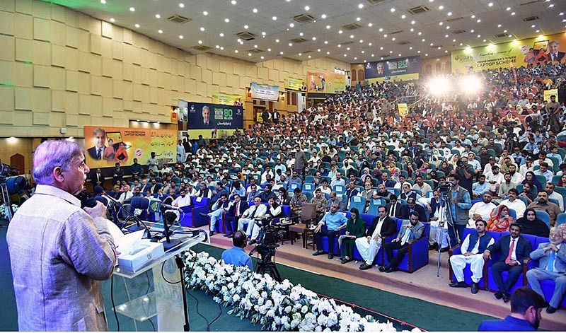 theiubwp's tweet photo. IUB students received laptop today from the Prime Minister, Muhammad Shehbaz Sharif during Laptop Distribution Ceremony at Multan.

#PMYP #PM_Laptop_Scheme #IUB #PMYP #University #Pakistan https://t.co/DId0UIxFUh