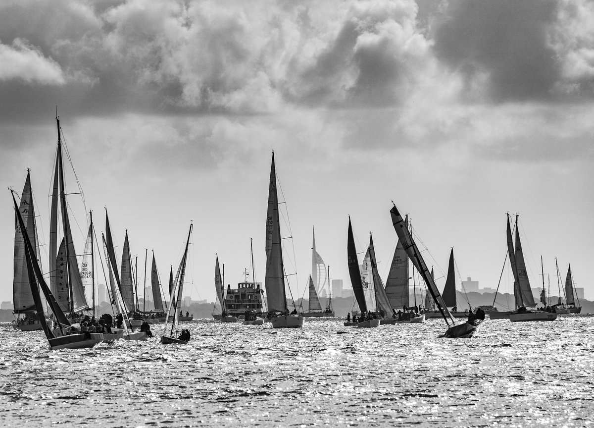Round the Island Race start gathering with the @SpinnakerTower dead centre
@RoundtheIsland 
#raceforall
@visitIOW
@YachtsandYachting