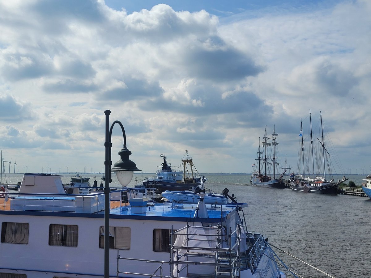 De UK136 verlaat de haven voor de laatste keer... #triest